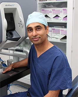 Dr Max Dias - Robotic, Laparoscopic and General Urological Surgeon